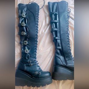 KNEE HIGH PLATFORM BOOTS!